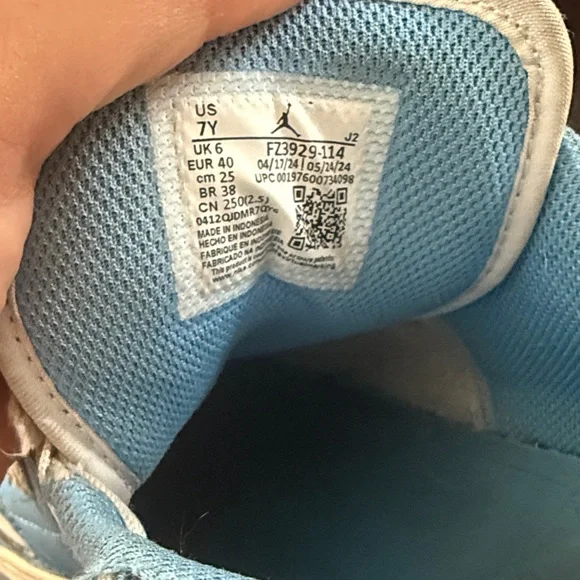 Jordan Kids Sneakers in Blue and White - Picture 7 of 7